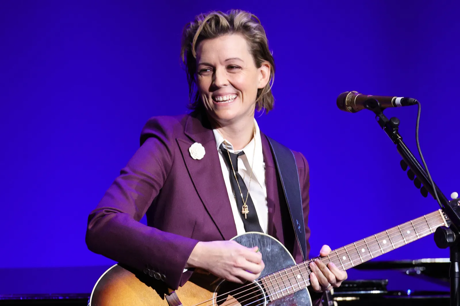 brandi-carlile-live-2021-1800 - Eromee | Trending News, Tech & Lifestyle Updates Brandi Carlile